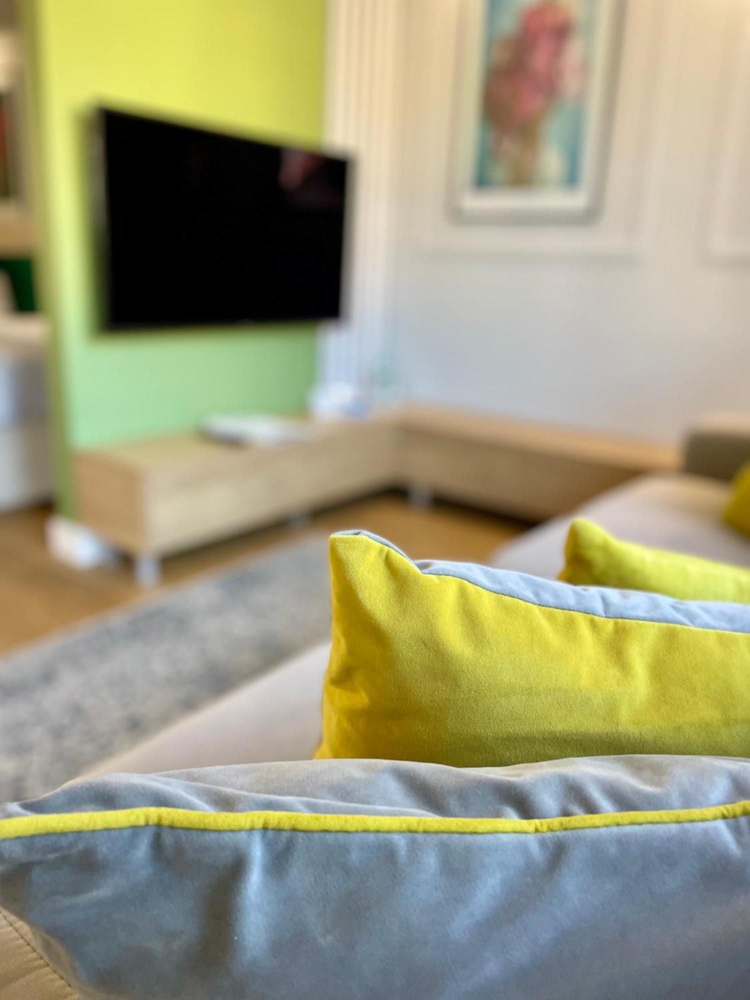 Apartment Lm Axis *
