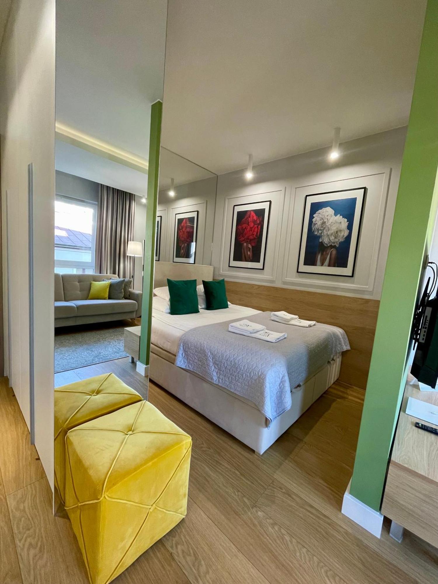Apartment Lm Axis *