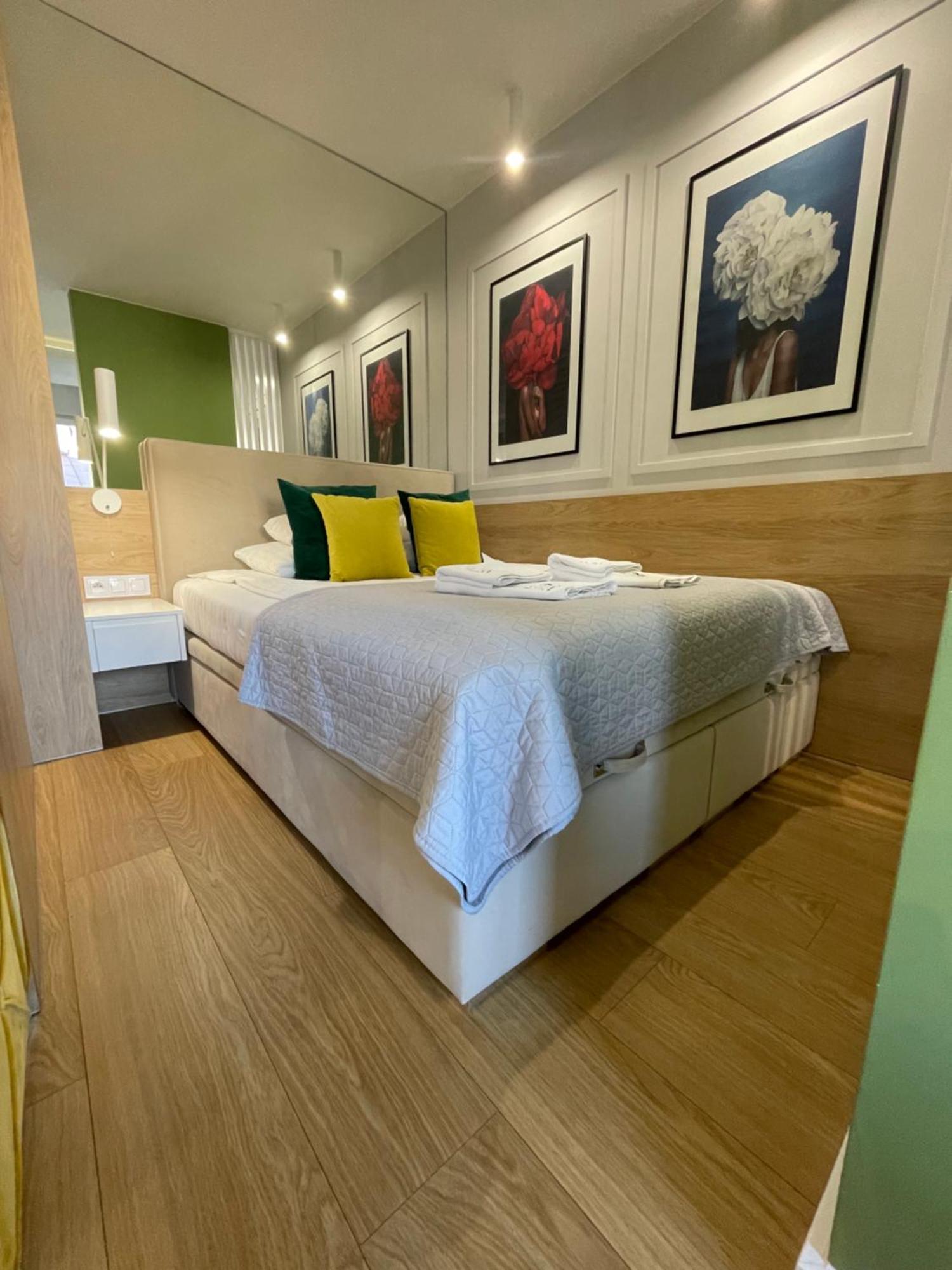 Apartment Lm Axis